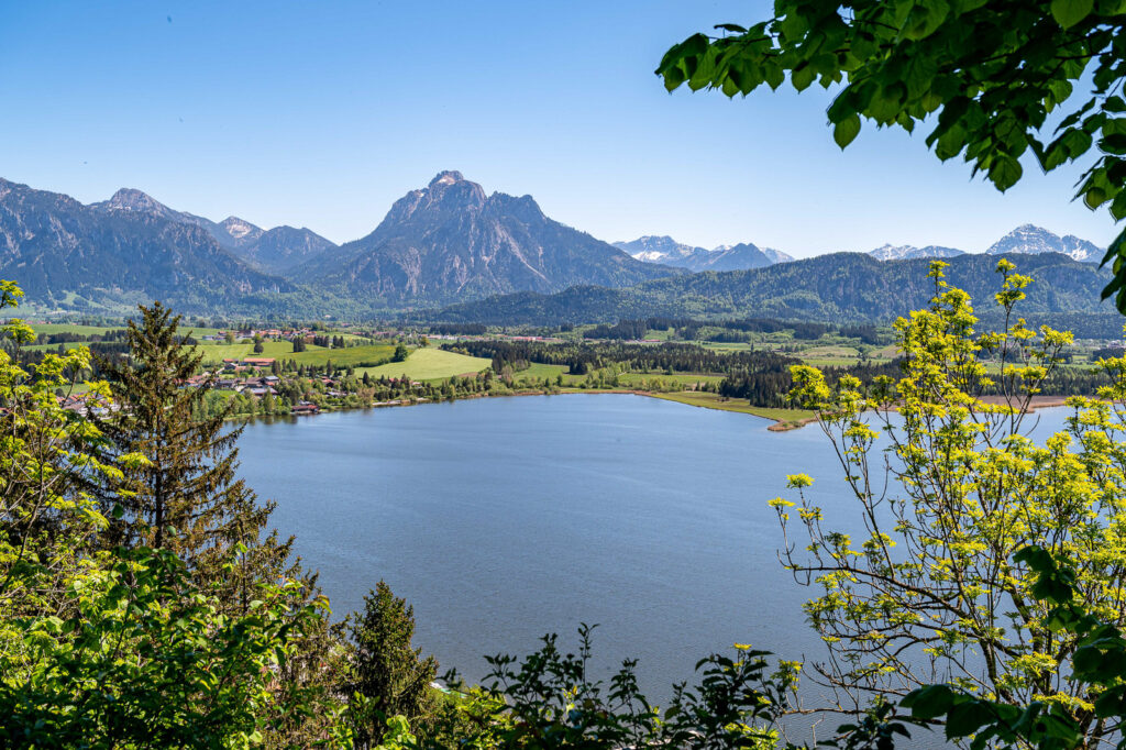 Der Hopfensee Nähe Füssen im Allgäu, mit dem Berg Säuling im Hintergrund, Foto vom Fotograf und Webdesigner Bernhard Bartsch